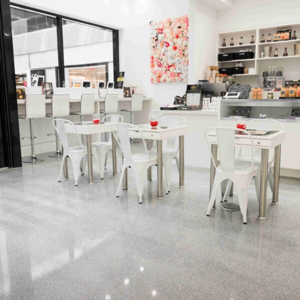 Glitter salon min 2 scaled 1 600x600